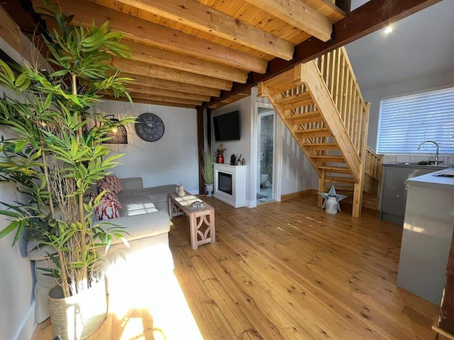 The Shack - Thatched Self Contained Annex Collingbourne Ducis Екстериор снимка
