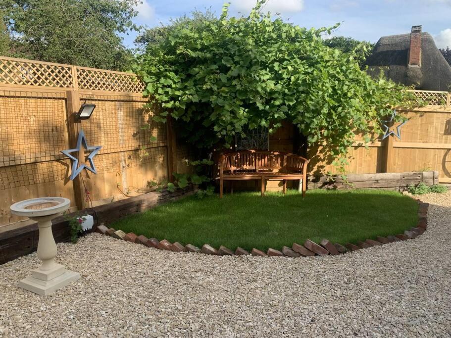 The Shack - Thatched Self Contained Annex Collingbourne Ducis Екстериор снимка