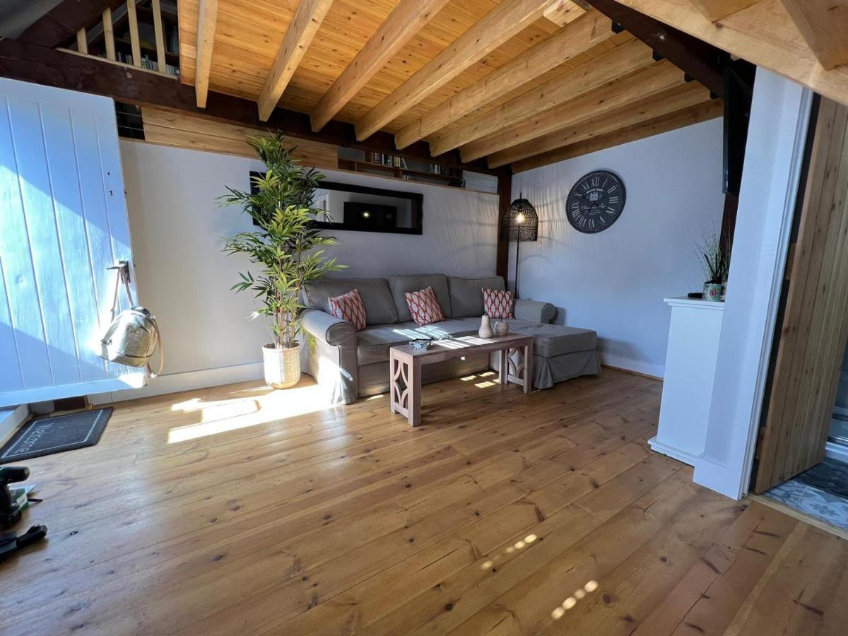 The Shack - Thatched Self Contained Annex Collingbourne Ducis Екстериор снимка